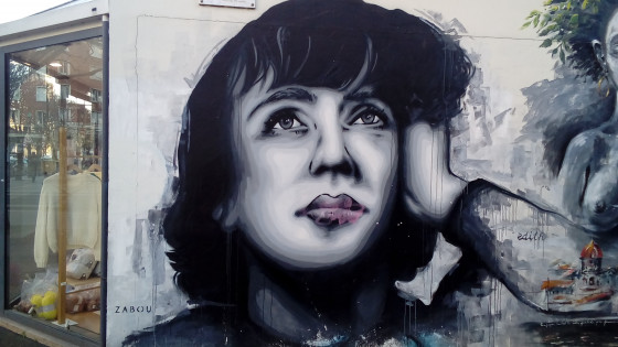 Femme la main des les cheveux Femme la main des les cheveux