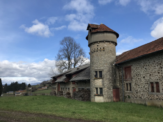 ferme à côté du château de Bach