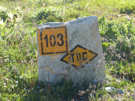 Suivez d\'abord la route 103 du côté italien de la frontière.