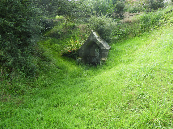Fontaine &agrave; Minez St-Jean, Edern