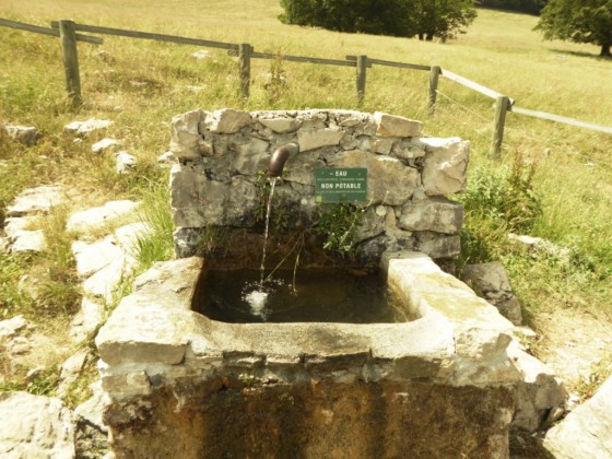 Fontaine au Refuge de la Ferme d\'Ambel