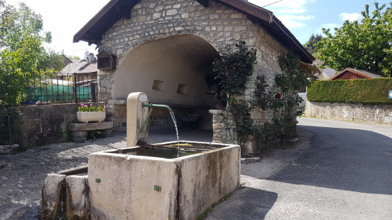 Fontaine au village.