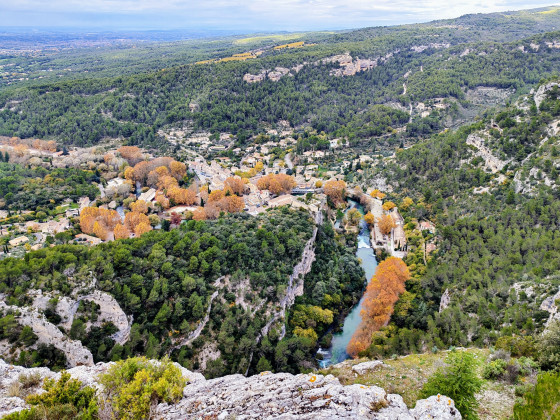 Fontaine de Vaucluse vue d'en haut