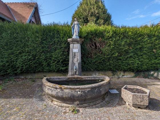 Fontaine face à la Mairie