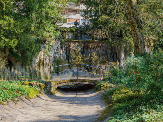 Fontaine grotte artificielle du Parc Micaud