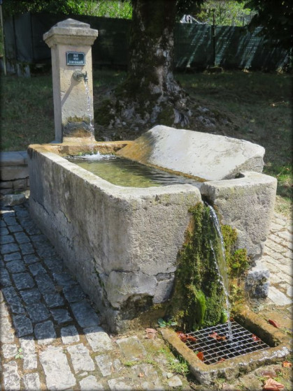 Fontaine-lavoir