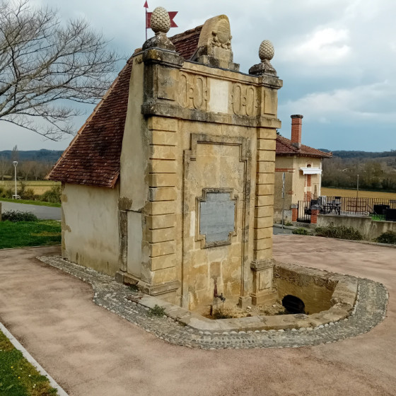 Fontaine monumentale à Orbessan
