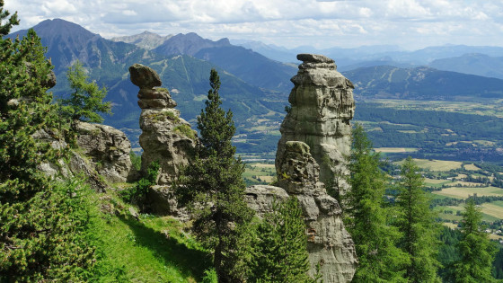 Formes g&eacute;ologiques taill&eacute;es dans le gr&egrave;s