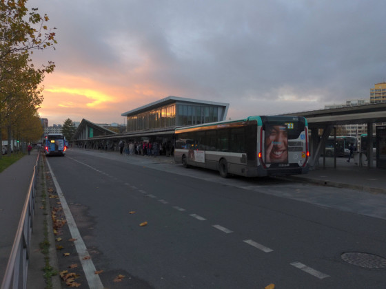 Gare routière et RER de Noisy-le-Grand Mont d\'Est
