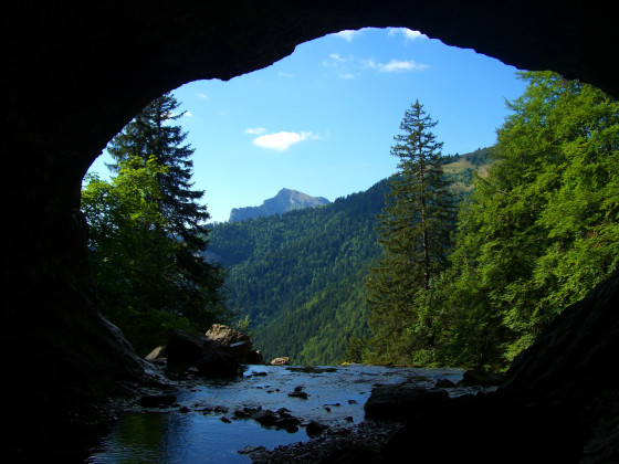 Grand Som vu de l'entr&eacute;e de la grotte