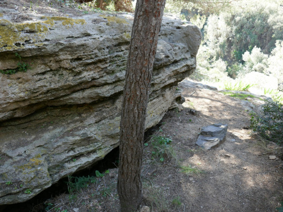 Grès nettement stratifié de la roche de la Lèque