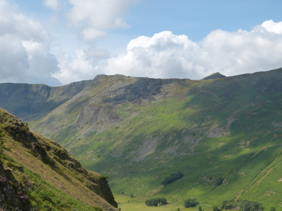 Grisedale avec le sentier menant au Hole in The Wall et au début du Striding Edge