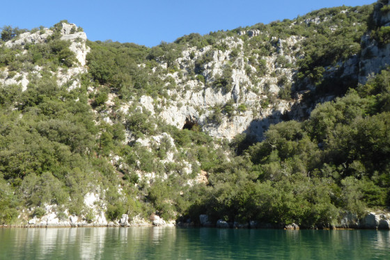 Grotte dans les falaises