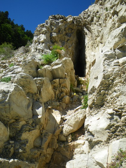 Grotte du Vent  Ravin de la Riaille Mt Ventoux nord