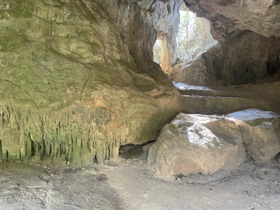 Grotte sous le Roc d\'Agnel