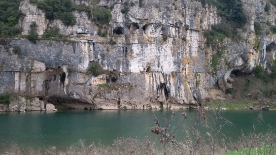 grottes de la falaise du petit Yerle