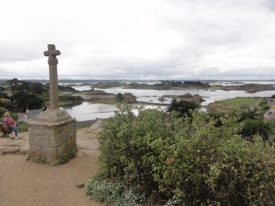 Ile de Bréhat vue vers le moulin à marée du Birlot  puis la chapelle Saint-Michel.