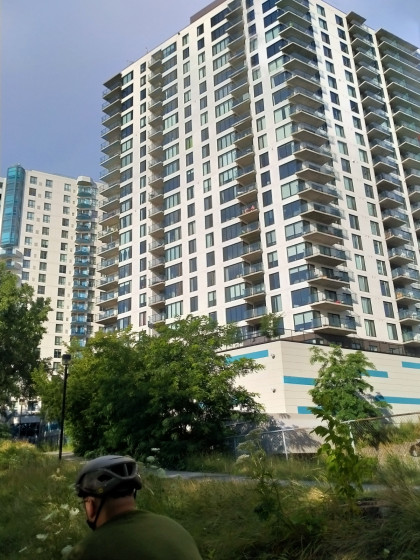 immeuble bordant le parc