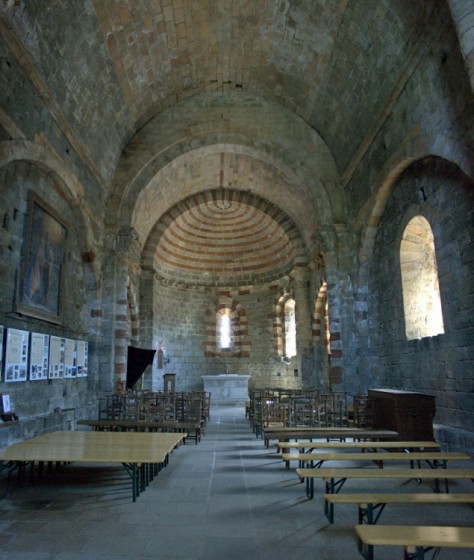 Intérieur de l\'église de Thines