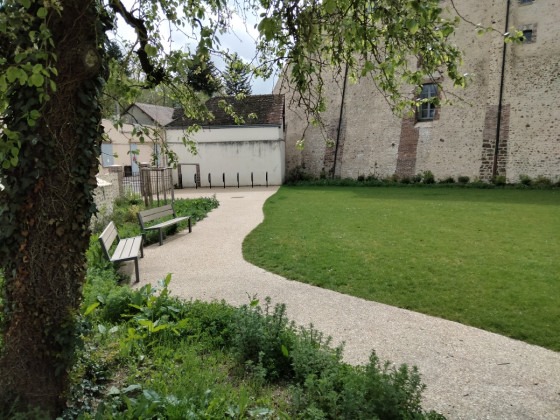 Jardin au pied du château