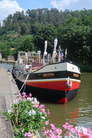 Jolie p&eacute;niche sur le canal de la Marne au Rhin &agrave; Lutzelbourg