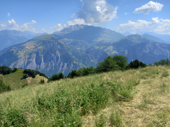 L'Alpes-d'Huez depuis le Belv&eacute;d&egrave;re