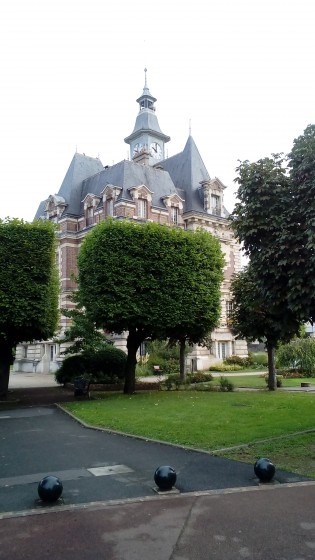 L\'ancienne mairie d\'Essonnes avec son clocheton