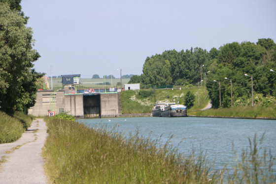 L\'écluse sur le canal du Nord