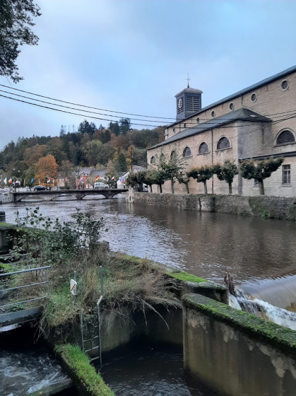 L\'église de Nismes au bord de l\'Eau Noire