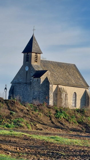 L'&eacute;glise Saint-Jean Baptiste de Chauffour-les-Et&eacute;chy.