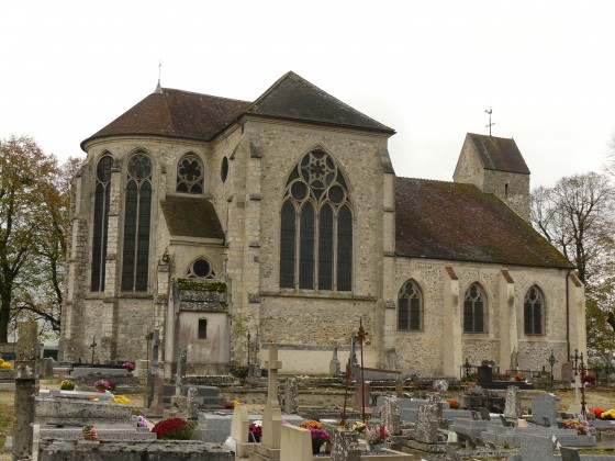 L\'église sur la butte de Doue