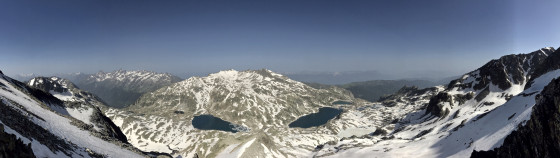 L\'ensemble des Lacs des 7 Laux depuis le Pic Nord du Toit