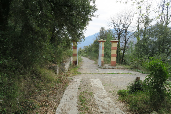 L\'entrée du domaine ou l\'on monte vers le Nord-Est