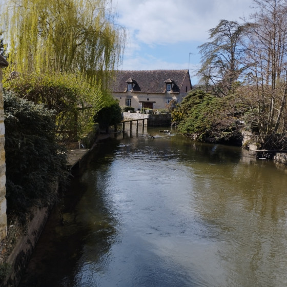 L'Eure derri&egrave;re le lavoir de Villemeux