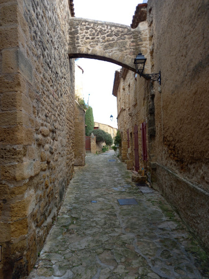 L'impasse de l'&eacute;glise, &agrave; Miramas-le-Vieux
