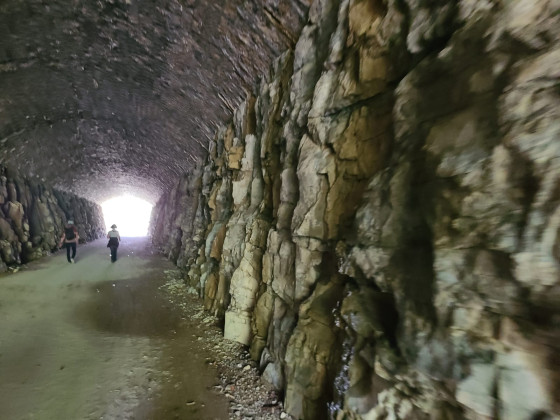 L'intérieur d'un tunnel