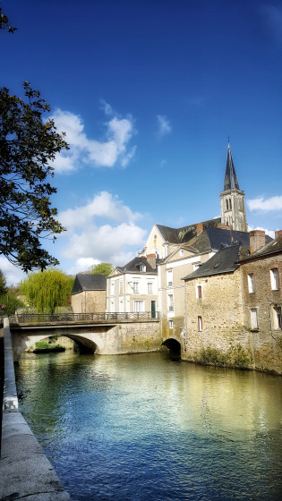 L'Oudon et l'église St Nicolas.