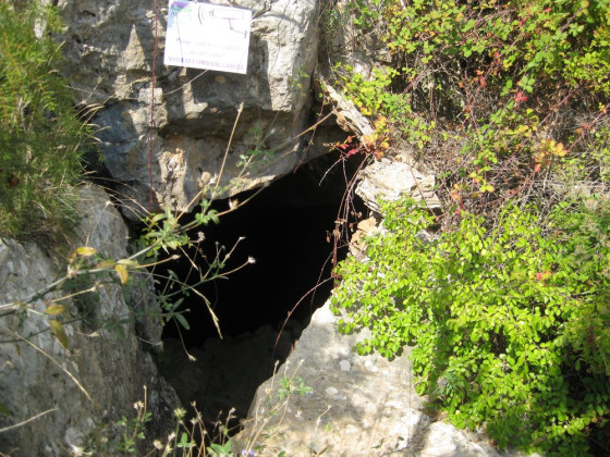 La baume Sourne (photo prise à travers le grillage)