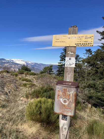 La bo&icirc;te aux lettres du Pic de Cogollo