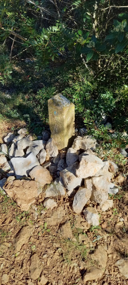 la borne qui definit la grotte