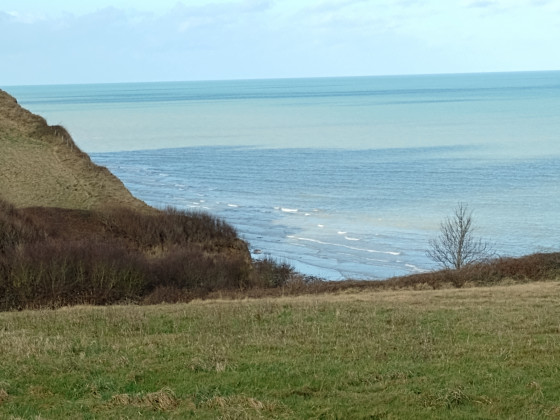 La campagne au-delà des falaises