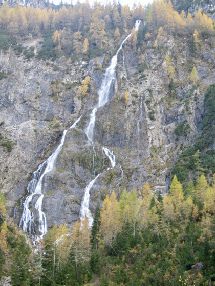 La chapelle "Prinz Heinrich" et la cascade (Tyrol oriental)