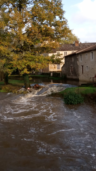 la Cole depuis le pont pavé