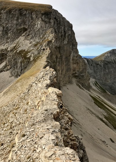La crête aiguisée au col entre la Tête de Plate Longue et le Rocher Rond