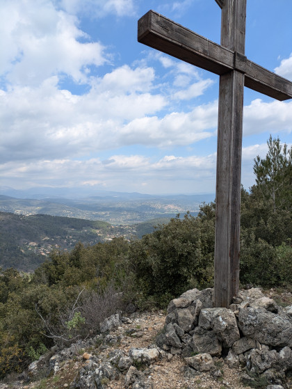 La croix au sommet de la Pigne