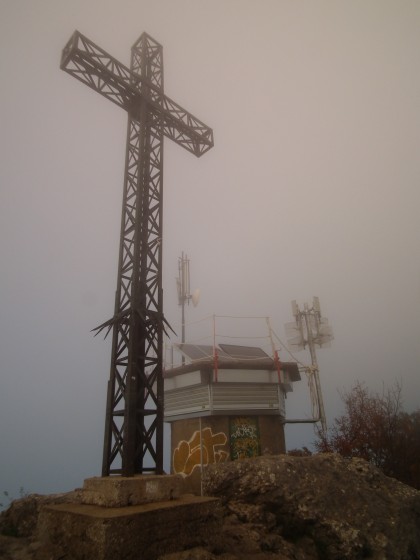 La croix au sommet du pic Saint Loup