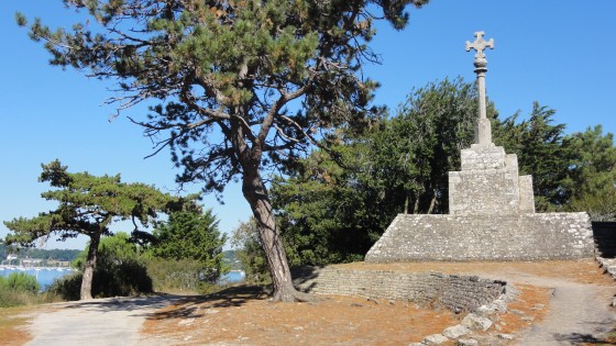 La croix de la pointe du Trec\'h sur l\'ile aux Moines