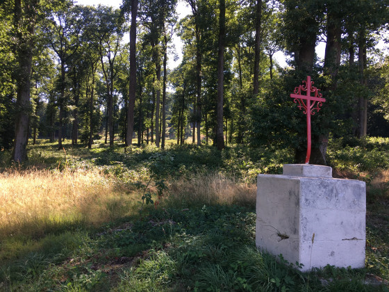 La croix Rouge de Louzes