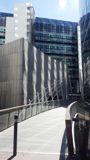 La Défense - passerelle vers l\'Immeuble Basalte