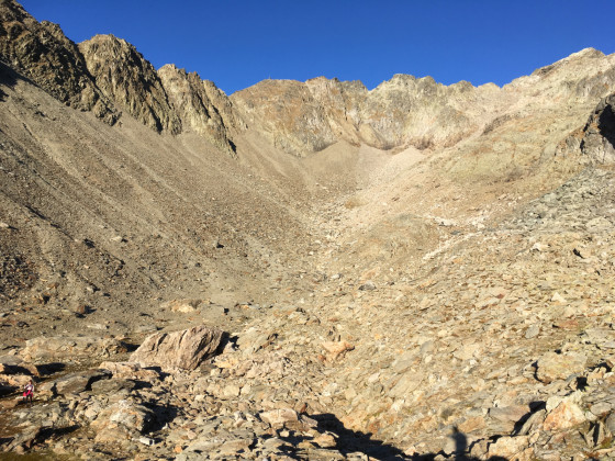La descente dans le pierrier